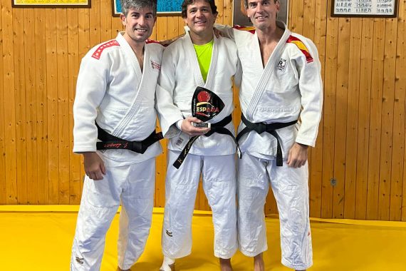 JAVIER CON ANGEL CAMPEÓN DEL MUNDO VETERANO Y DAMIAN-1920_Comp