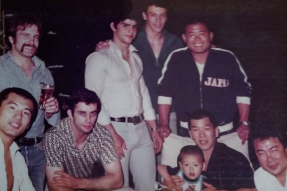 JOSELE EN JAPÓN CON EL MAESTRO OKANO-1920_Comp