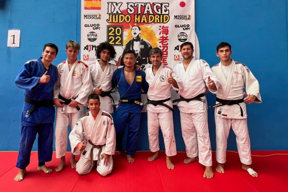 Niños-Jov-ALUMNOS YUDOTOTAL.R.ORTEGA CON EL MAESTRO EBINUMA.2021-Comp